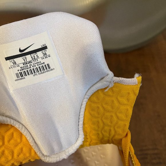 Nike Kobe XI 11 TB University Gold Athletic Shoes 856485-771 - Men's 18 - Picture 10 of 11